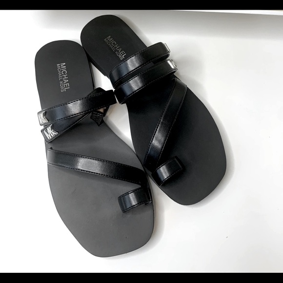 MICHAEL KORS Black Toe Ring Sandals 6 New In Box - Picture 2 of 8